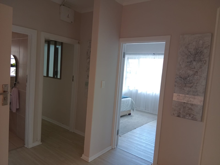 6 Bedroom Property for Sale in Gonubie Eastern Cape